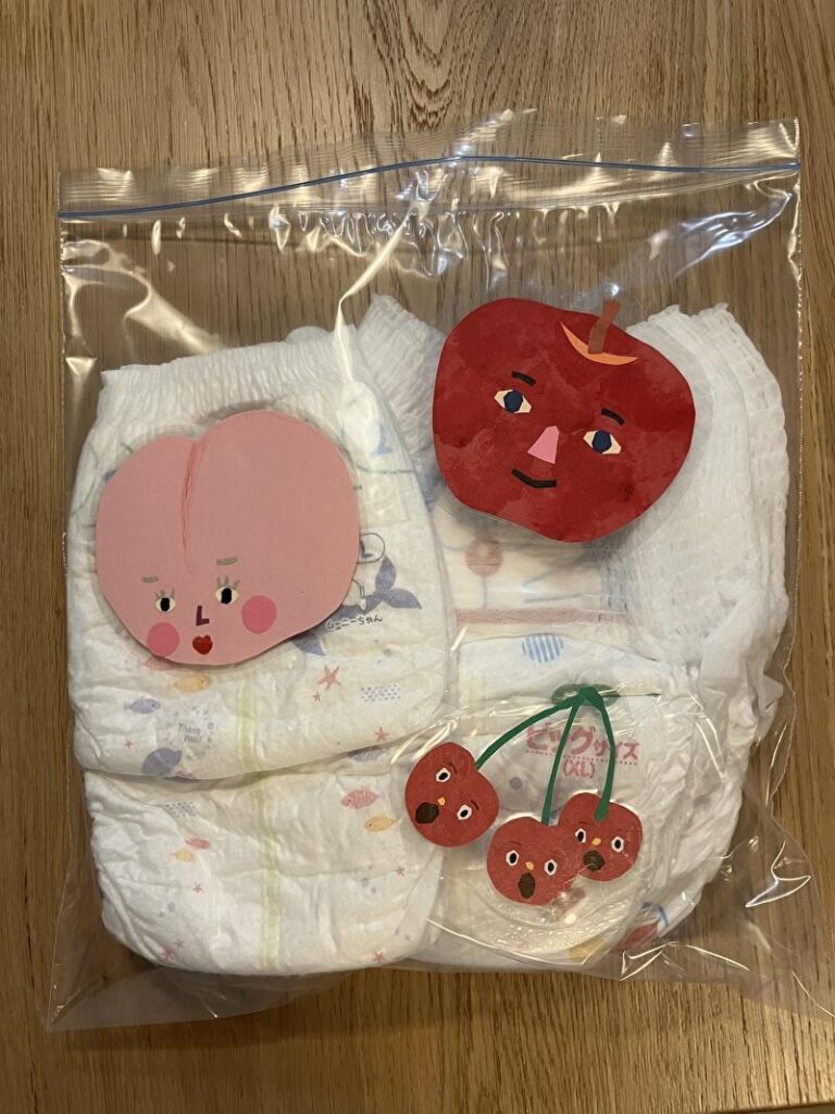 フリーザーバッグに入ったオムツ