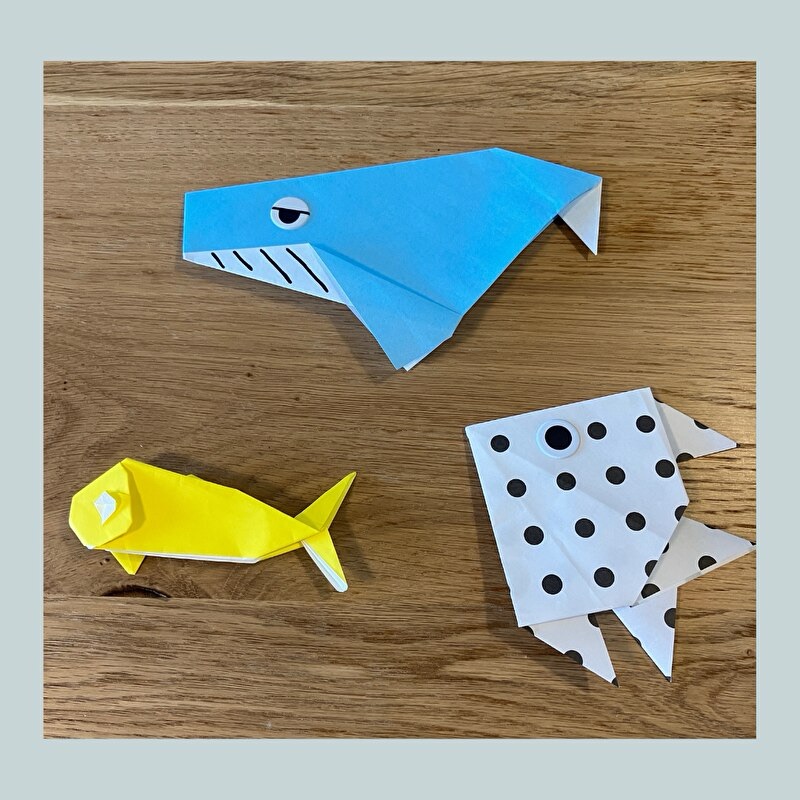 折り紙で作ったいわしと熱帯魚とくじら