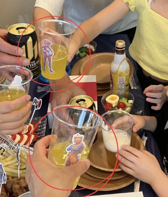 プラスチックコップんびフォートナイトのキャラクターを張り付けたもの